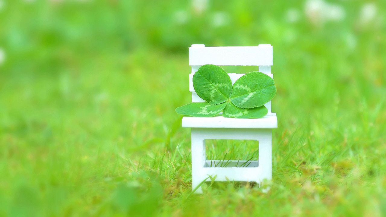 https://www.english-recipe.happy-clovers.com/wp-content/uploads/2020/09/CloverChairMV1280.jpg